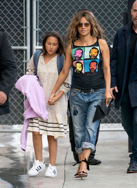 Published: 9:39 ET, Feb 28 2022 Updated: 2:38 ET, Mar 1 2022 Halle Berry’s daughter Nahla, 13, looked unrecognizable as the teen towered over her …
